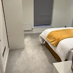 Luxurious 2 Bedroom Flat Britannia Village London