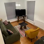 Luxurious 2 Bedroom Flat Britannia Village London