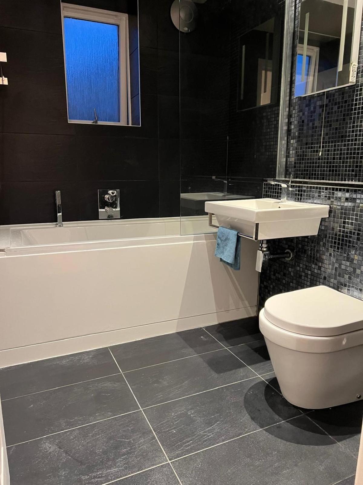 Luxurious 2 Bedroom Flat Britannia Village Appartamento