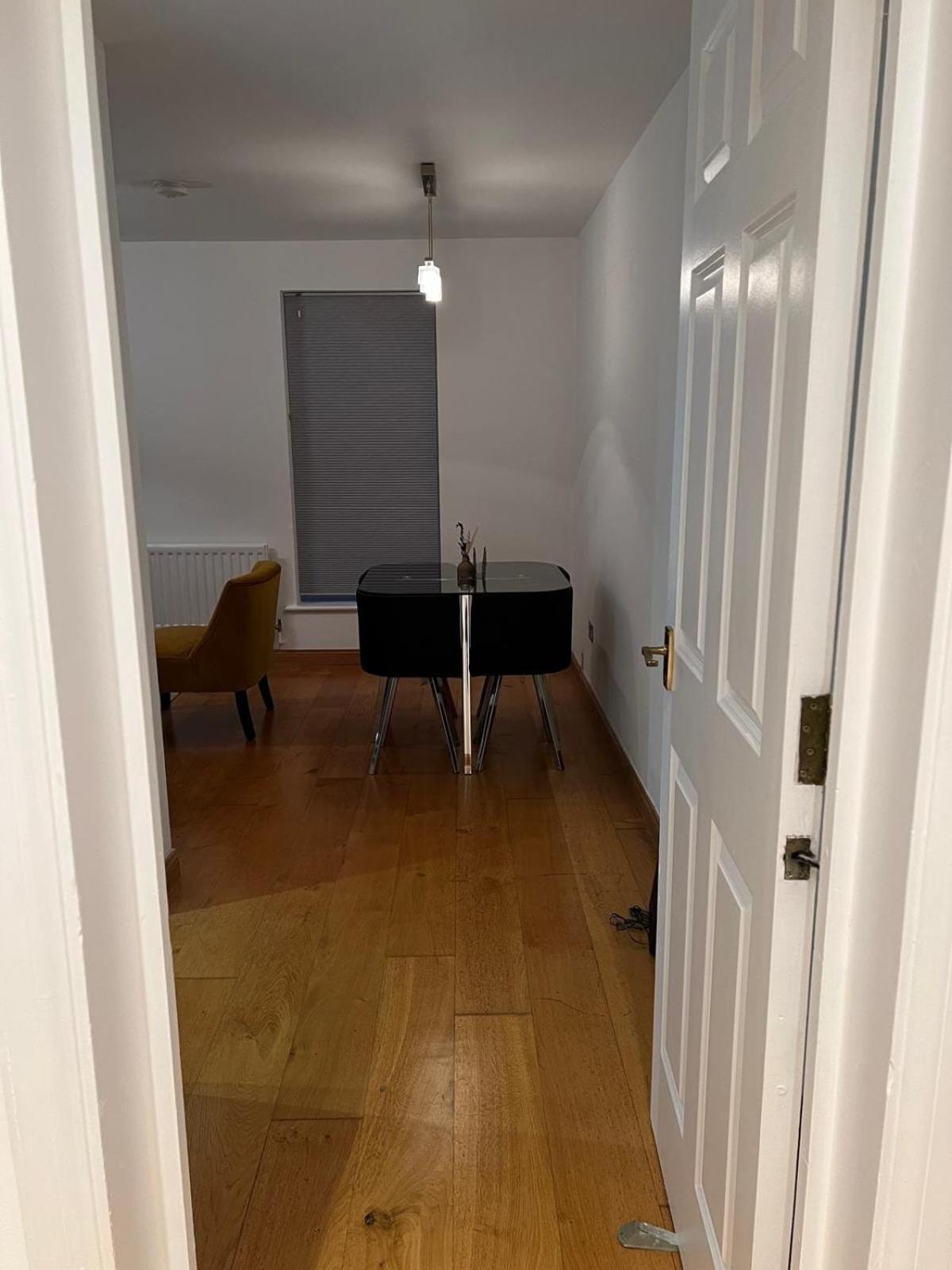 Appartamento Luxurious 2 Bedroom Flat Britannia Village Londra