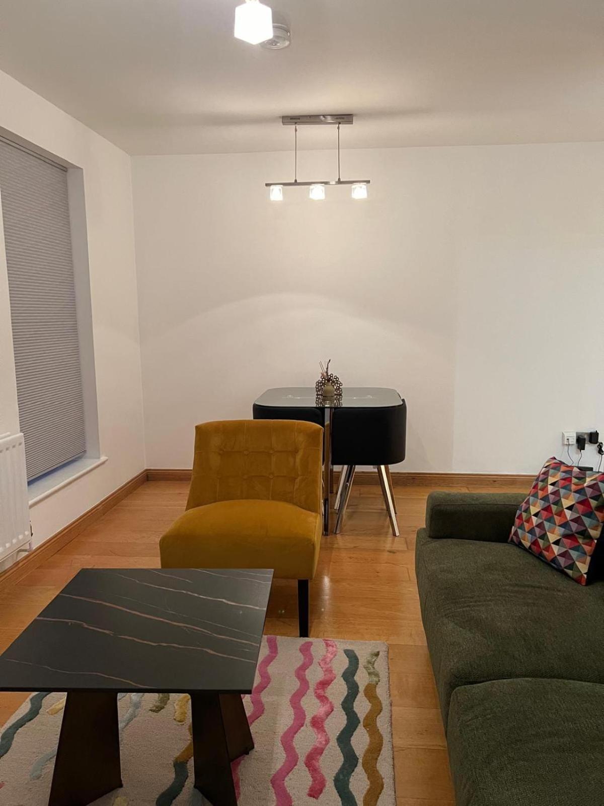 Luxurious 2 Bedroom Flat Britannia Village * Londra